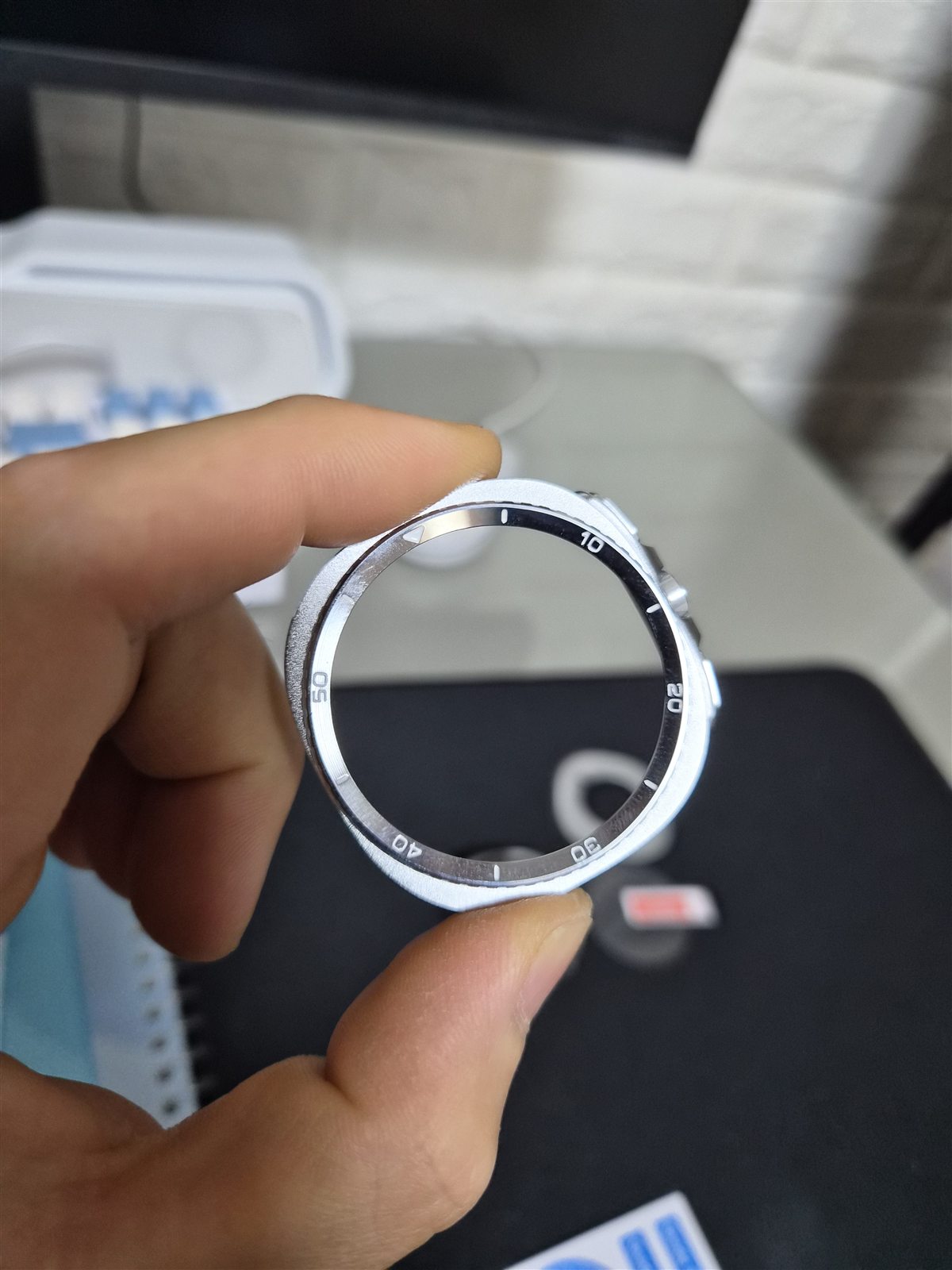 퍼슬랏 워치8 실버 베젤링 프레임 마감 디테일 리뷰